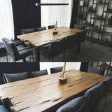 Silla para sala-comedor de acero tapizada y con detalle de madera en descansabrazos